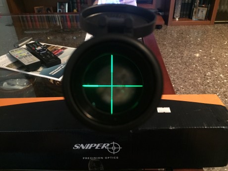 Se vende este visor prácticamente nuevo con reticula iluminada, aumentos variables de 4 a 16, bases de 11