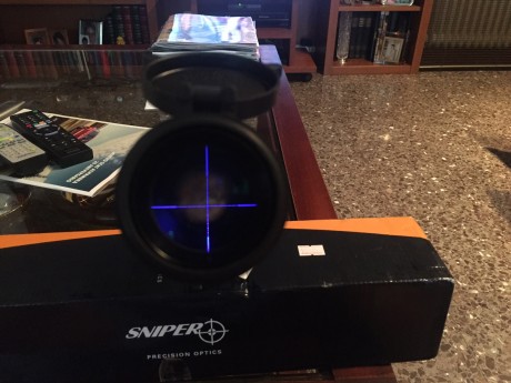 Se vende este visor prácticamente nuevo con reticula iluminada, aumentos variables de 4 a 16, bases de 10