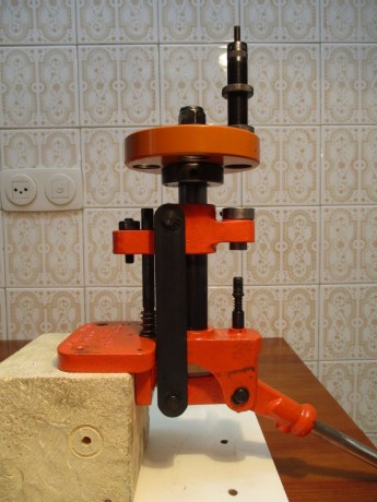 Prensa semiprogresiva Lyman Tru Line Jr. Incluye torreta aftermarket para dies convencionales (7/8 14), 20