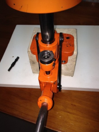 Prensa semiprogresiva Lyman Tru Line Jr. Incluye torreta aftermarket para dies convencionales (7/8 14), 31