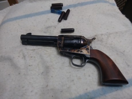 Hola , vendo mi revolver Pietta de cartucho metálico guiado en AE porque me vence la licencia en mayo 02