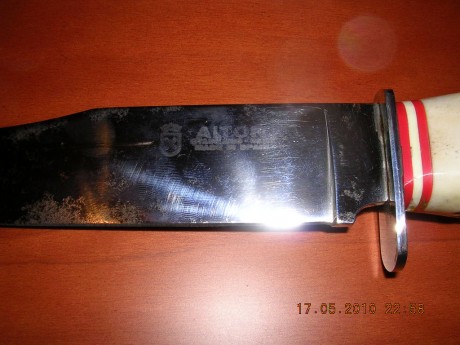 Bueno he estado buscando algun cuchillo de similar estetica al Aitor Classic pero con asta de ciervo real, 110