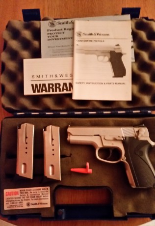 Vendo mi S&W 6906 ,9mm caja original, dos cargadores, bandolera con funda a media solo he tirado una 00