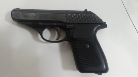Un amigo vende su Sig Sauer P230 de 9x17 mm. Con dos cargadores y su caja original.También regala un par 00