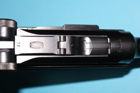 Un compañero, ha adquirido recientemente una Luger P08 de las fabricadas por DWM.
El asunto es que esta 40