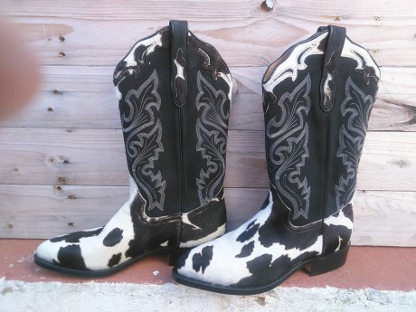 Vendo botas Tony Mora hechas a mano en palma de mallorca.
Unicas, es un modelo exclusivo hecho por encargo. 00