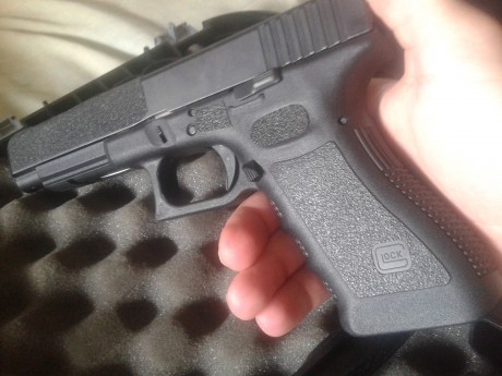 Pongo en venta mi Glock34 de generacion 3,con 2 cargadores, incluye maletin y ayuda de recarga.
El cinturon 02