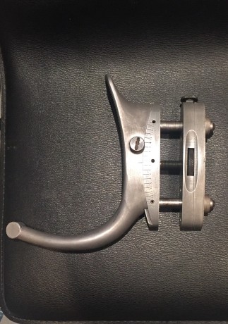 Buenas tardes:

Vendo Rabera Anschutz antigua con desplazable
Precio 170 euros + portes. Es del año 1965, 02