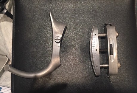 Buenas tardes:

Vendo Rabera Anschutz antigua con desplazable
Precio 170 euros + portes. Es del año 1965, 01