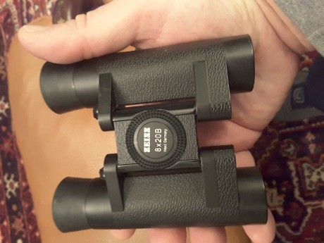 Hola, vendo prismáticos de bolsillo de la marca Zeiss.  El aumento es de 8X20 y están impecables.  Son 02