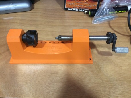 Vendo Trimmer de Lyman semi nuevo, tan sólo usado para recortar 30-35 vainas del calibre 307 W. Se vende 02