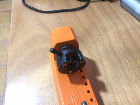 Vendo Trimmer de Lyman semi nuevo, tan sólo usado para recortar 30-35 vainas del calibre 307 W. Se vende 01