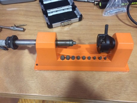 Vendo Trimmer de Lyman semi nuevo, tan sólo usado para recortar 30-35 vainas del calibre 307 W. Se vende 00