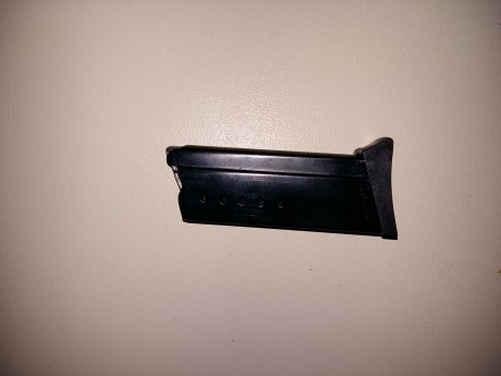 Hola vendo este cargador para pistola Walther tph del calibre 22, casi nuevo. Estos cargadores son bastante 00