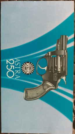 Vendo material de las armeras españolas STAR y ASTRA. Concretamente una caja de Pistola 9mm corto de la 01