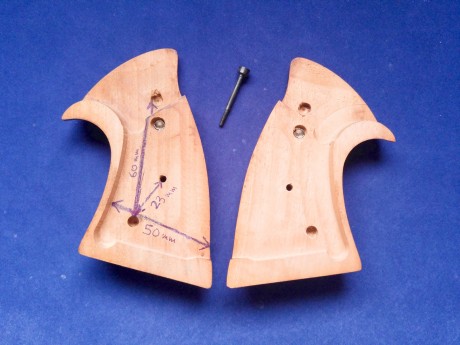 Vendo cachas Colt de madera, de marco "J". Eran de un Colt Trooper MK III.

 2016-09-07-18-23-59.jpg 00