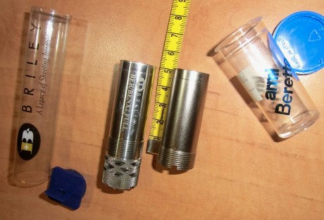 Choques  especiales  con sistema "freno de boca" que reducen sustancialmente el retroceso y 10