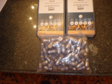 Hola chatos,

Como albacea de un tirador fallecido pongo en venta 200 puntas para el .45/70, 100 H&N, 20