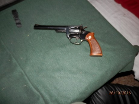 Hola, vendo revólver Astra del 22, es viejo pero funciona perfecto. Se encuentra en la provincia de Málaga. 02
