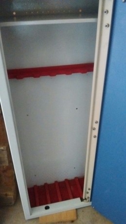 VENDIDO, se puede cerrar gracias.

Hola,

Pongo en venta armero homologado para 6 armas largas marca M&CS 01