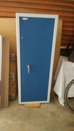 VENDIDO, se puede cerrar gracias.

Hola,

Pongo en venta armero homologado para 6 armas largas marca M&CS 00