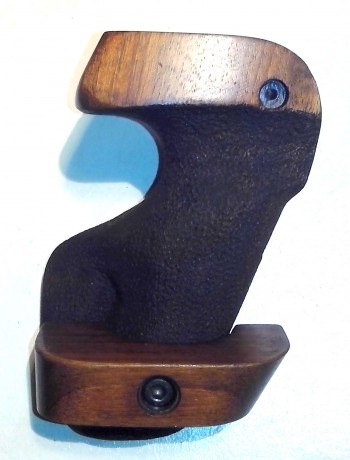   Perdón,la dirección E-mail anterior tenía un error  

Vendo una empuñadura original para la pistola 01