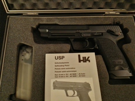 Vendo Pistola Heckler & Koch HK USP Expert en calibre 9mm,2 cargadores, maletin original etc. Recorrido 00
