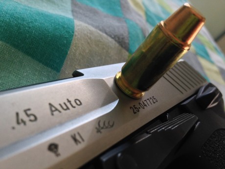 Se vende H&k 45acp corredera plateada, prácticamente nueva no a pegado más de 50 disparos, en su caja 01