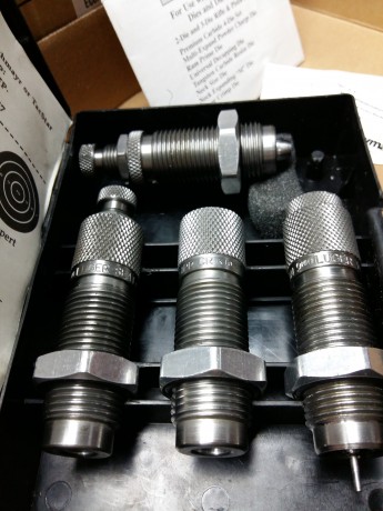 Hola a todos.
Vendo Juego de 4 dies calibre 9mm marca Lyman 60€ 00