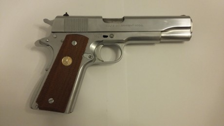 Pues eso, muy a mi pesar tengo que vender mi joya.

Se trata de un Colt 1911 Government MKIV Serie 70 01