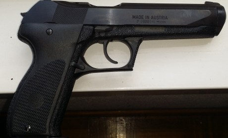 Vendo pistola Steyr 80 GB , funciona por toma de gas y cañon fijo. Estado impecable con pocos tiros , 00