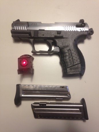 Vendo Walther P22 en el pack incluyo el puntero laser, las cachas suplementarias y dos cargadores (uno 00
