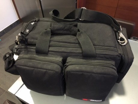 en estado impecable, no ha tirado ni una sola competición de IPSC , solo un par de cajas en precisión 00