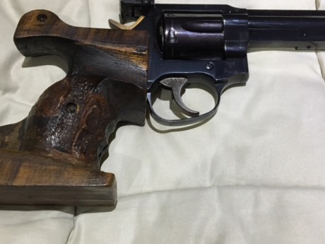 vendo mi joya 
precio 1000€ con castos de envio a peninsula
precio  900€
Tl. 637925007 02