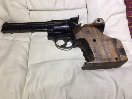 vendo mi joya 
precio 1000€ con castos de envio a peninsula
precio  900€
Tl. 637925007 01