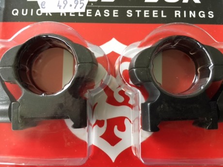 Limpiando cajones, me he encontrado con las siguientes piezas sin usar. 
3 tiradores para Steyr LG110. 10