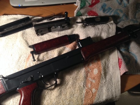 Vz. 58 (modelo 58) fusil de asalto checo, similar al ak 47 ruso. que emplea el cartucho 7, 62 x 39. es 30