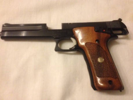 Pistola semiautomática Smith & Wesson. 422.Perfecto estado. 2 cargadores, uno está sin usar. Imprescindible 20