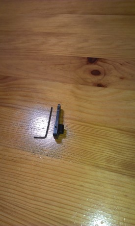 Hola.  Vendo diopter para VZ58, regulable en altura y deriva mediante tornillos allen . se pone muy fácilmente, 01