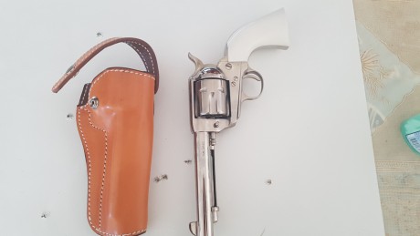 Se vende colt 45 utilizado una vez nuevo impecable por no utilizar con su funda de cuero Y DIES sin extrenar 02