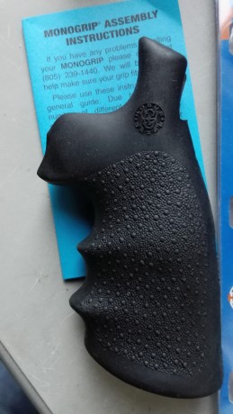 Vendo cacha goma marca HOGUE para revolveres S&W ,es valida para los modelos que se ven en la foto 01