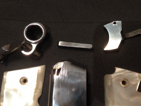 Vendo Cachas blancas y  cargador, retenida,extractora,  etc pulidos, para tunear Bm/BKM , también se incluye 01