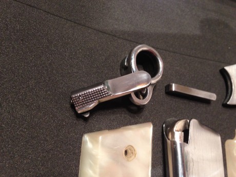 Vendo Cachas blancas y  cargador, retenida,extractora,  etc pulidos, para tunear Bm/BKM , también se incluye 00