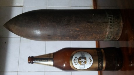 Buenas tardes estimados:

Quien me podrá ayudar a identificar de donde es y de que se trata esta pieza 01
