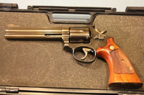 Muy buenas,vendo S&W 586 en perfecto estado,disparador afinado.
350€ con por tes incluidos,si los 02
