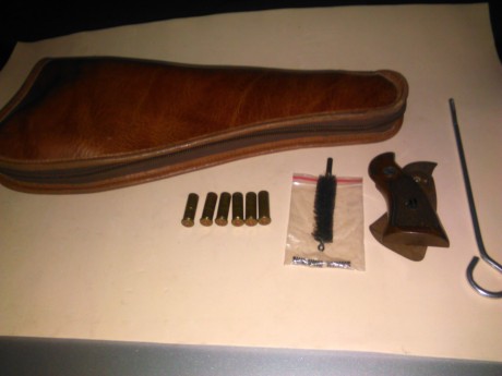 Revolver LLAMA OLIMPIC cal.38,poco puedo añadir que no se sepa de este arma de fabricaciòn nacional,funcionando 20