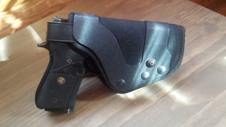 Hola, vendo esta funda Uncle Mike's Antihurto Pro-3 
válida para la Walther P99, HK y Beretta FS 92.
Está 00
