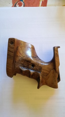 VENDIDA
.Pues eso,vendi mi aw93 con su cacha orignal y me quedo esta 
que es de la  talla M.
Esta retocada 02