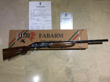 Saludos a todos, pongo a la venta mi escopeta semiautomatica Fabarm Modelo Europa 12/76 cañon 71 cms, 02