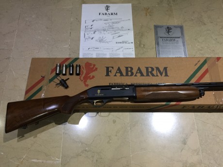 Saludos a todos, pongo a la venta mi escopeta semiautomatica Fabarm Modelo Europa 12/76 cañon 71 cms, 01